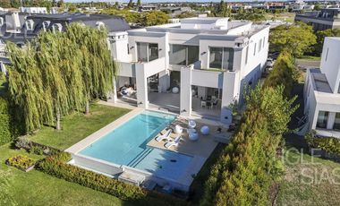 Casa en venta y alquiler al lago, El Golf, Nordelta