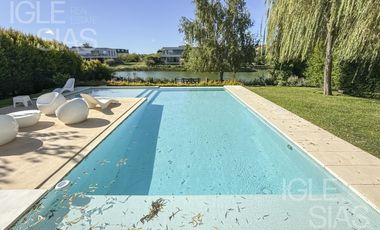 Casa en venta y alquiler al lago, El Golf, Nordelta