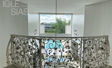 Casa en venta y alquiler al lago, El Golf, Nordelta