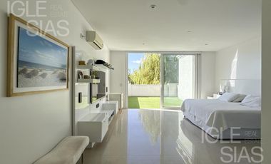 Casa en venta y alquiler al lago, El Golf, Nordelta