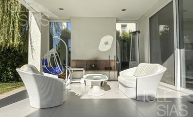 Casa en venta y alquiler al lago, El Golf, Nordelta