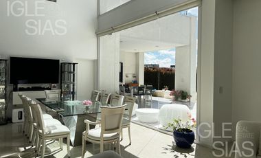 Casa en venta y alquiler al lago, El Golf, Nordelta