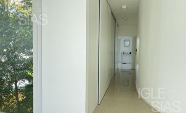 Casa en venta y alquiler al lago, El Golf, Nordelta