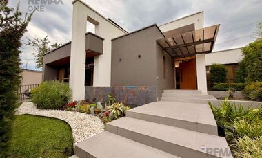 En Venta Casa de Lujo Sector El Rosal