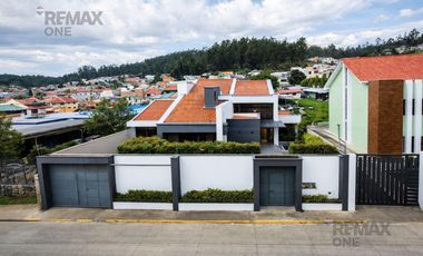 En Venta Casa de Lujo Sector El Rosal