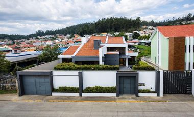 En Venta Casa de Lujo Sector El Rosal