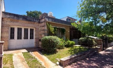 B° MAIPU ALQUILER: Casa de 2 Dor, con cochera y patio !