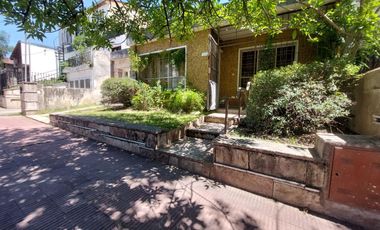 B° MAIPU ALQUILER: Casa de 2 Dor, con cochera y patio !