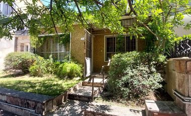 B° MAIPU ALQUILER: Casa de 2 Dor, con cochera y patio !