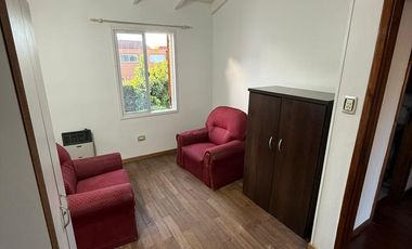 APTO CRÉDITO. CASA 6 AMBIENTES 3 DORMITORIOS, SALA DE VIDEO, JARDIN, GALERIA Y COCHERA DOBLE