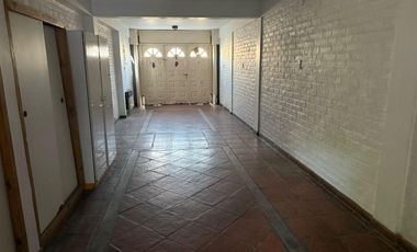 APTO CRÉDITO. CASA 6 AMBIENTES 3 DORMITORIOS, SALA DE VIDEO, JARDIN, GALERIA Y COCHERA DOBLE