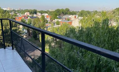 MUY LINDO Y AMPLIO DEPARTAMENTO DE 2 AMBIENTES EN TIGRE. COCHERA Y SEGURIDAD 24 HS.