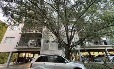 MUY LINDO Y AMPLIO DEPARTAMENTO DE 2 AMBIENTES EN TIGRE. COCHERA Y SEGURIDAD 24 HS.