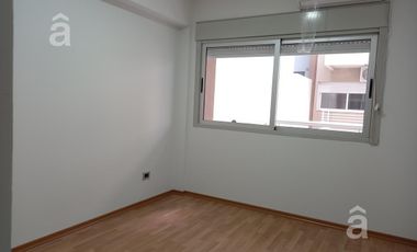 Departamento en alquiler en  Villa Ballester-2 ambientes con Cochera Descubierta