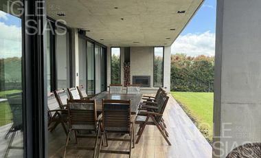 Casa en alquiler temporario, al lago, en San Rafael, Villanueva