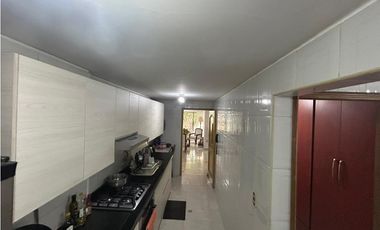 SE VENDE APARTAMENTO EN CABECERA – 122 m²