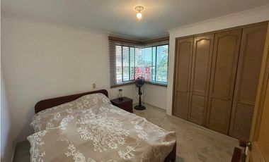 SE VENDE APARTAMENTO EN CABECERA – 122 m²