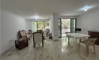 SE VENDE APARTAMENTO EN CABECERA – 122 m²