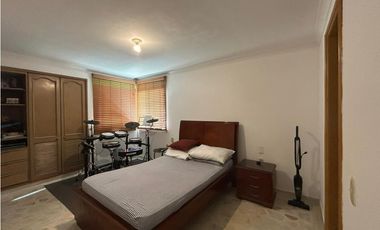 SE VENDE APARTAMENTO EN CABECERA – 122 m²