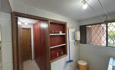 SE VENDE APARTAMENTO EN CABECERA – 122 m²