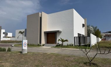 CASA EN ESQUINA EN VENTA PUNTA TIBURÓN