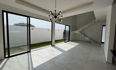 CASA EN ESQUINA EN VENTA PUNTA TIBURÓN