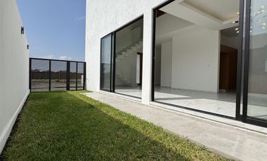 CASA EN ESQUINA EN VENTA PUNTA TIBURÓN