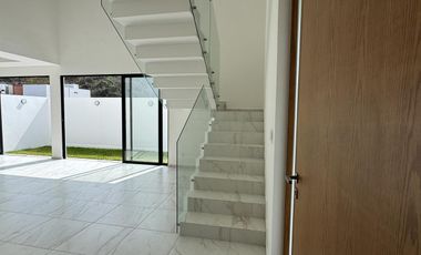 CASA EN ESQUINA EN VENTA PUNTA TIBURÓN