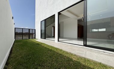 CASA EN ESQUINA EN VENTA PUNTA TIBURÓN