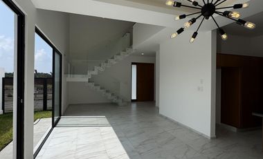CASA EN ESQUINA EN VENTA PUNTA TIBURÓN