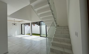 CASA EN ESQUINA EN VENTA PUNTA TIBURÓN