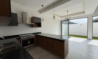 CASA EN ESQUINA EN VENTA PUNTA TIBURÓN