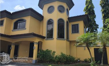 CASA COSTA DEL ESTE GRANDE 4 REC ANTIGUA AMPLIA E ILUMINADA