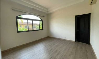 CASA COSTA DEL ESTE GRANDE 4 REC ANTIGUA AMPLIA E ILUMINADA