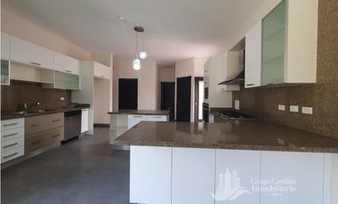 CASA COSTA DEL ESTE GRANDE 4 REC ANTIGUA AMPLIA E ILUMINADA