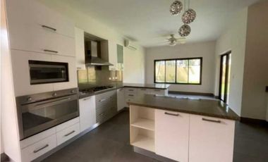 CASA COSTA DEL ESTE GRANDE 4 REC ANTIGUA AMPLIA E ILUMINADA