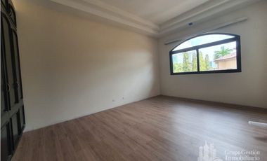 CASA COSTA DEL ESTE GRANDE 4 REC ANTIGUA AMPLIA E ILUMINADA