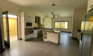 CASA COSTA DEL ESTE GRANDE 4 REC ANTIGUA AMPLIA E ILUMINADA