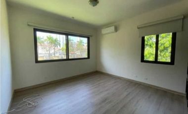 CASA COSTA DEL ESTE GRANDE 4 REC ANTIGUA AMPLIA E ILUMINADA