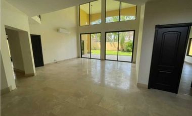 CASA COSTA DEL ESTE GRANDE 4 REC ANTIGUA AMPLIA E ILUMINADA