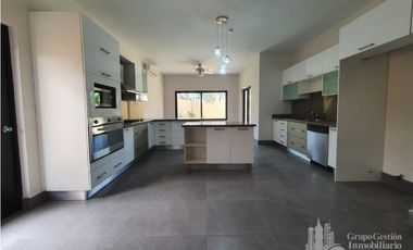 CASA COSTA DEL ESTE GRANDE 4 REC ANTIGUA AMPLIA E ILUMINADA