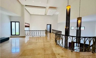 CASA EN COSTA DEL ESTE CON PISCINA 5 REC 1042MT2 MLD