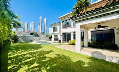 CASA EN COSTA DEL ESTE CON PISCINA 5 REC 1042MT2 MLD