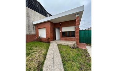 CASA 3 AMB CON PARQUE Y GGE GABOTO AL 7600