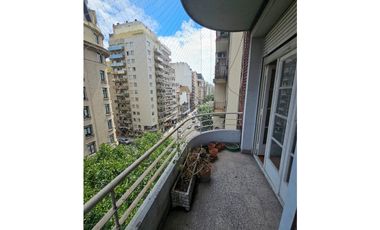 SEMIPISO 3 AMB a la calle c/ balcón corrido.