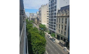SEMIPISO 3 AMB a la calle c/ balcón corrido.
