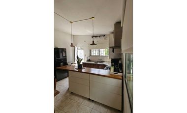 Casa en venta Esquina Rio Negro y zuviria