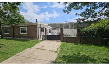 Casa en venta Esquina Rio Negro y zuviria