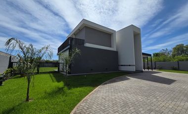 Venta Moderna Casa en La Vacherie, Mendoza