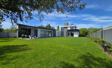 Venta Moderna Casa en La Vacherie, Mendoza